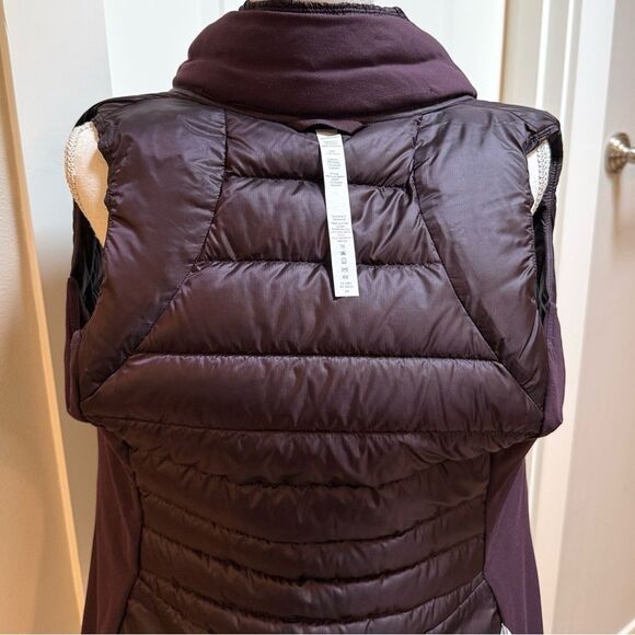 Lululemon Down For A Run Vest II Black Cherry Size 8 EUC - Picture 13 of 17